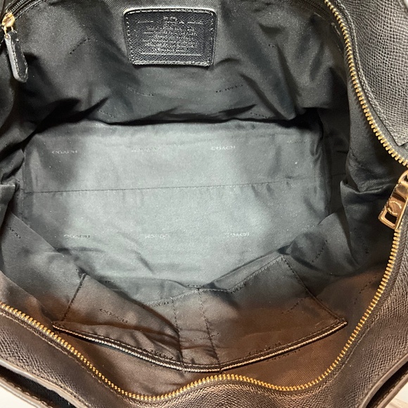 Says Coach, Black Tote; golden hardware; zipper closure.  8-B5a - Picture 7 of 9